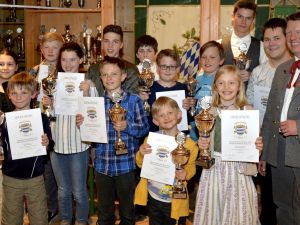 Jahresmeister-Pokale für Schüler und Jugend
