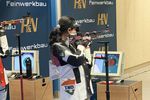 Ramita Jindal von der SG Endorf im Anschlag mit dem Luftgewehr in der 1. Bundesliga Süd